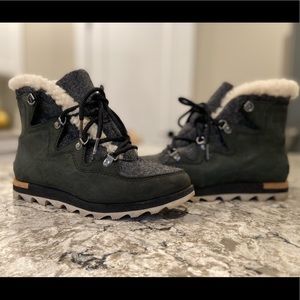 Sorel Harlow Bootie Size 8
